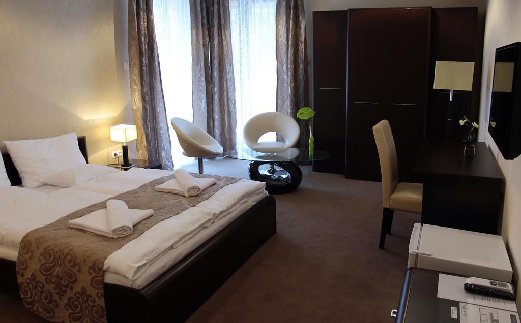 Hotel Brill Orosháza Δωμάτιο φωτογραφία