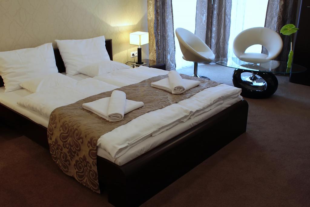 Hotel Brill Orosháza Δωμάτιο φωτογραφία