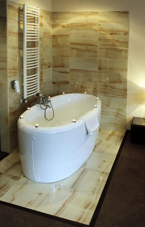 Hotel Brill Orosháza Δωμάτιο φωτογραφία