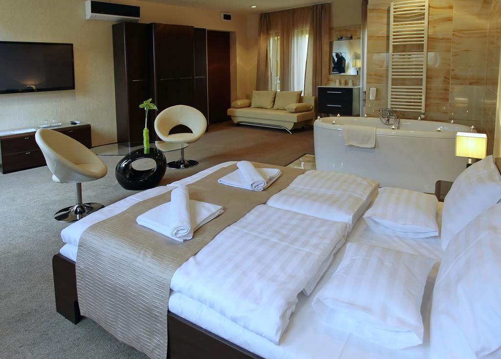Hotel Brill Orosháza Εξωτερικό φωτογραφία