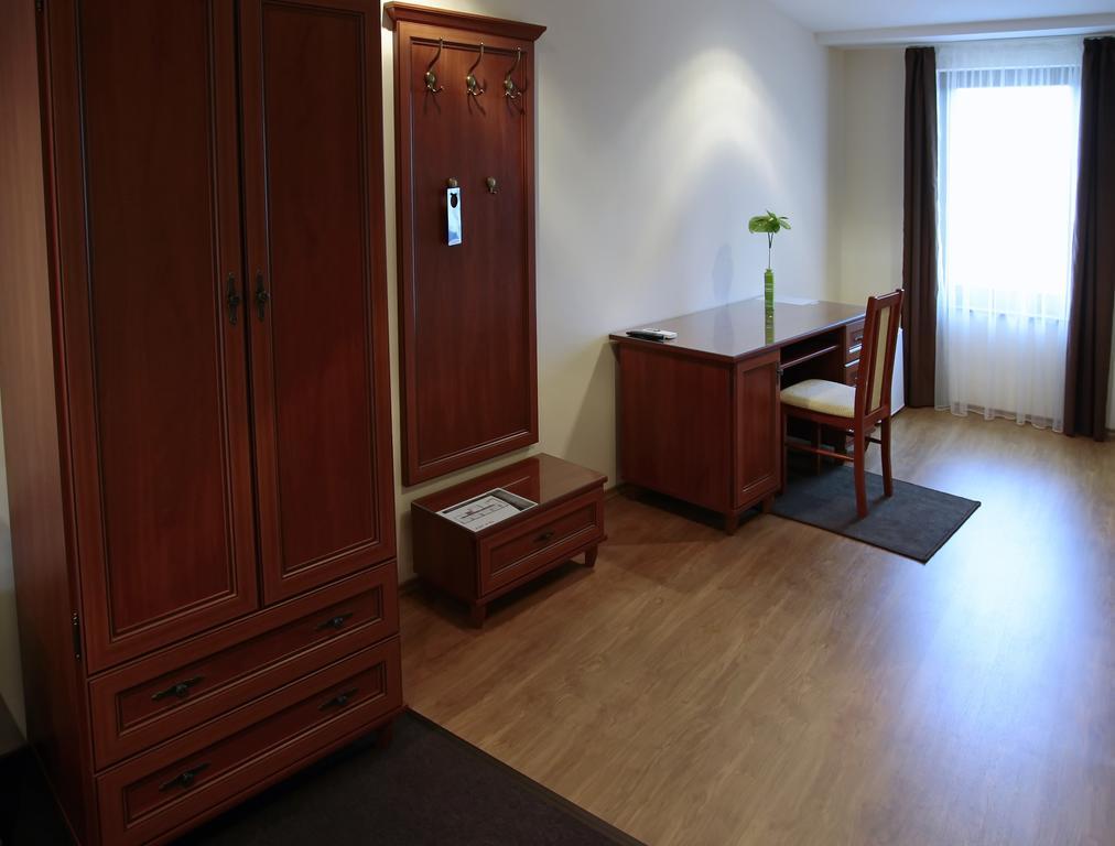 Hotel Brill Orosháza Δωμάτιο φωτογραφία